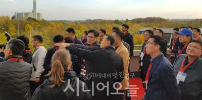 축구종합센터 유치 장소를 둘러보는 여주시 관계자들.