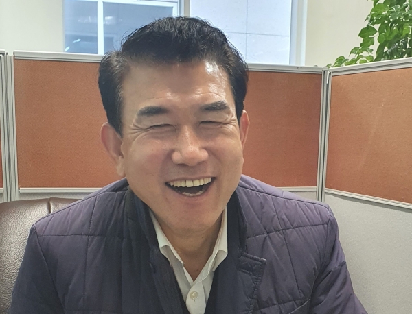 문진수 대표. 인천 연안부두의 중국 상품 도매시장 성공을 자신했다.