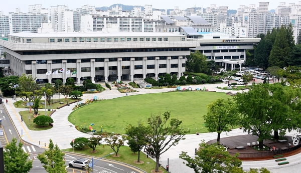 인천에 검단구 영종구 제물포가 신설되는 대대적인 행정구역 개편이 추진된다. 사진은 구월동의 인천시청사.
