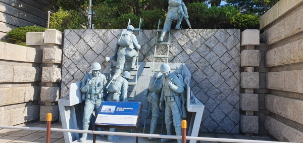 인천상륙작전기념관에서 재현되고 있는 상륙작전 당시 모습.